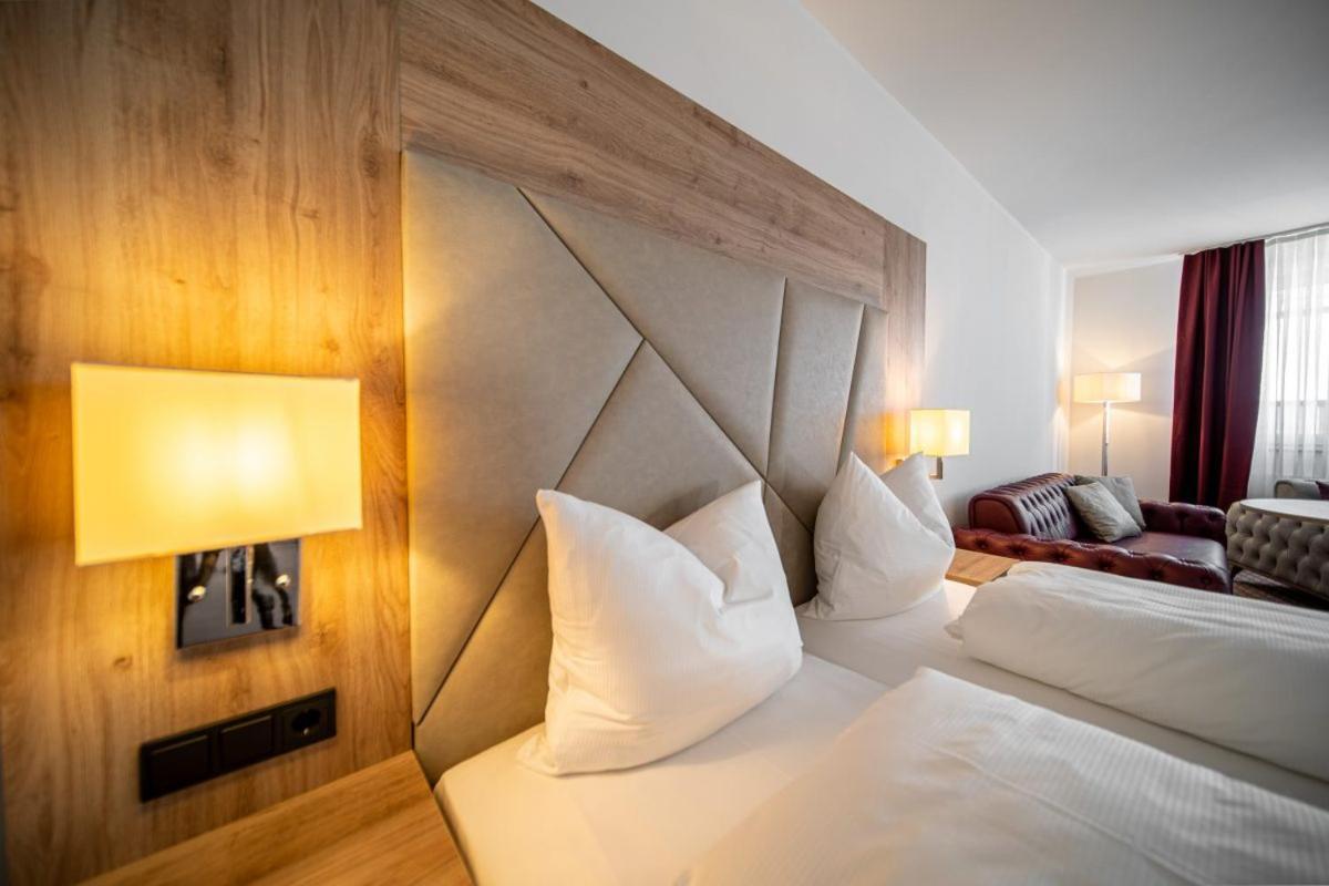 Ee Hotel Kassel Esterno foto